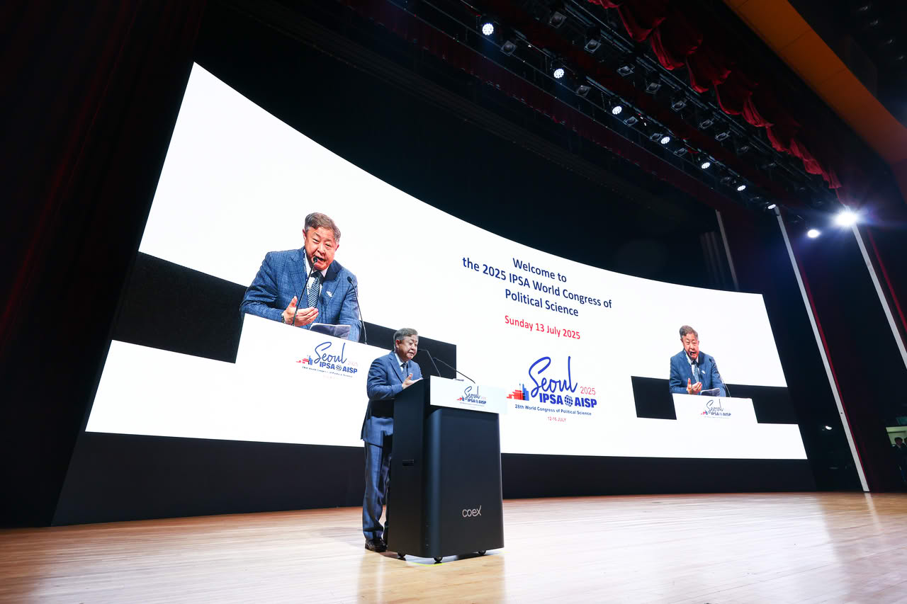 Local Organizing Committee Co-Chair, Euiyoung Kim.