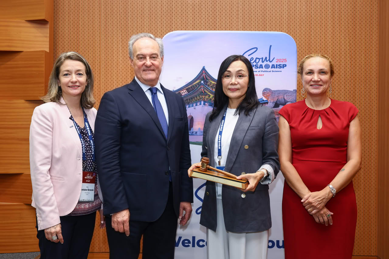 Photo (left to right): Kim Fontaine-Skronski (IPSA Executive Director), Pablo Oñate (IPSA Past President), Yuko Kasuya (IPSA President) and Hasret Dikici Bilgin (IPSA President-Elect).