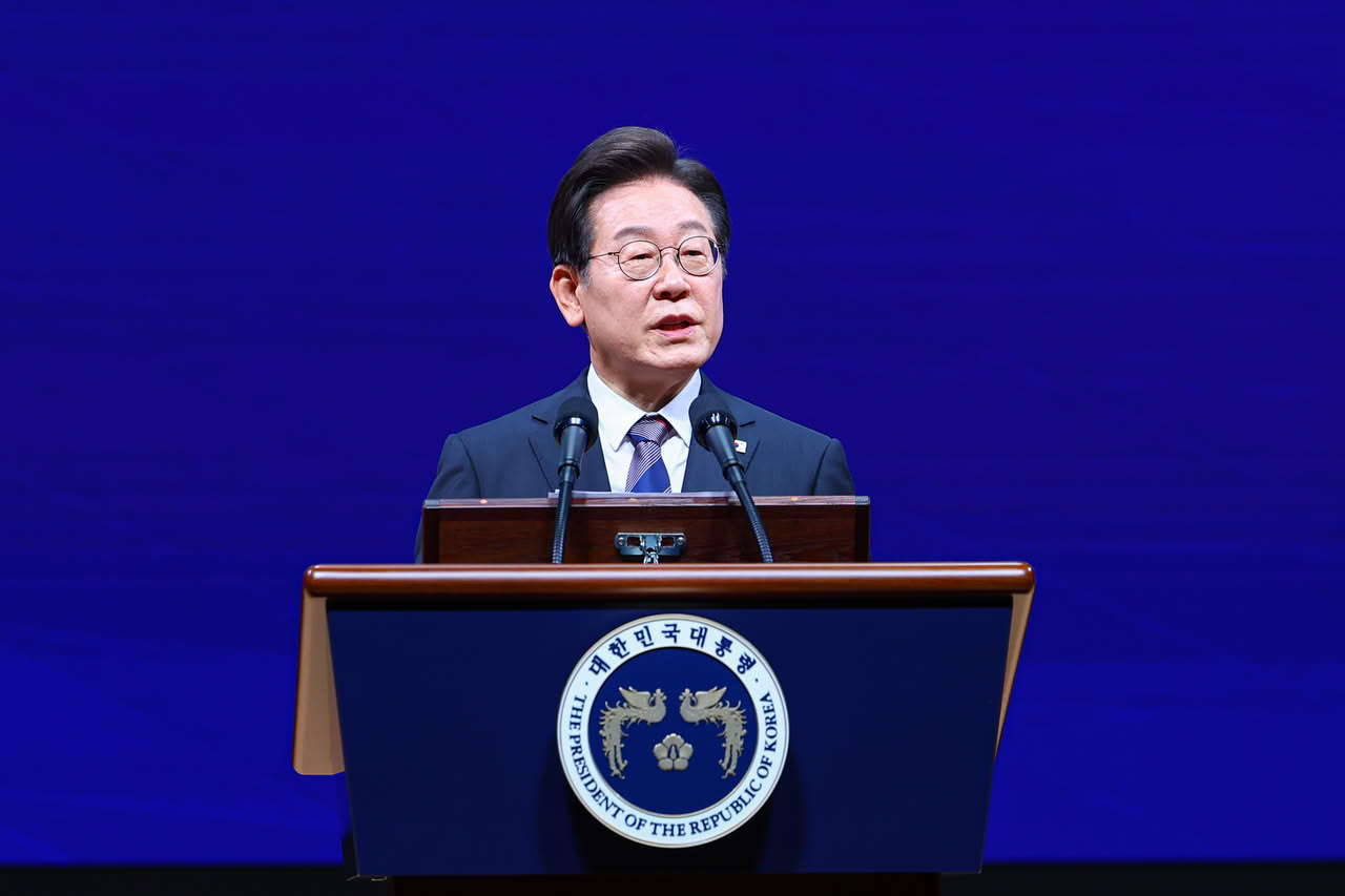 President of the Republic of Korea, Lee Jae Myung, addresses the delegates of the IPSA World Congress.